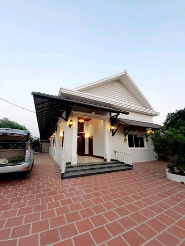 វិឡាជួលនៅក្រុងតាខ្មៅ