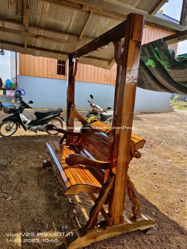 ទោងអង្គុយលេង