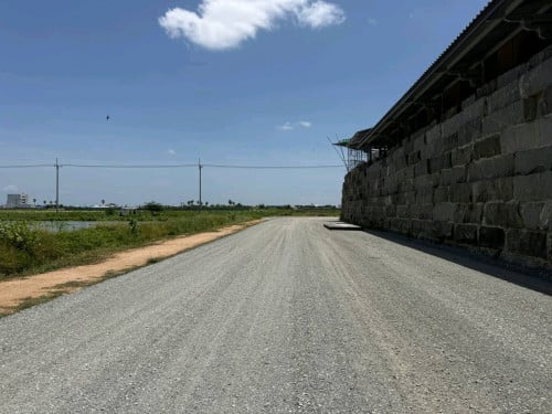 ដីកែងលក់ជាប់វត្តបញ្ញាធំ(ផ្លូវ30m)