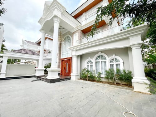 វីឡាព្រីនអ៊េ សម្រាប់ជួល | Prince A Villa For Rent ( Borey Penghuot Boeung Snor )
