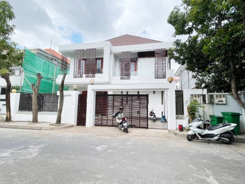 វីឡាសំរាប់ជួលក្នុងបុរីឧទ្យាទន្លេបាសាក់ | Villa for rent in Borey Basac Gaden City