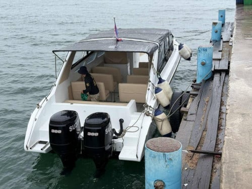 Speed boat with engine and TAX