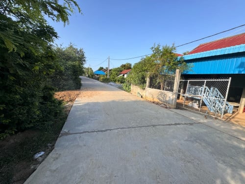 លក់ផ្ទះក្នុងភូមិមានប្រជាជនរស់នៅច្រើន