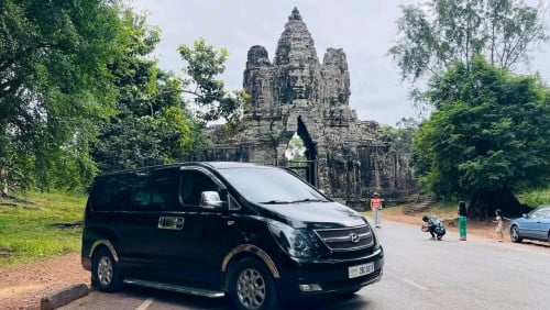 ឡានជួលជាមួយតាកុងឡាន២៤ម៉ោងរហ័សទាន់ចិត្ត(starex 8 ទៅ 10 កៅអី)