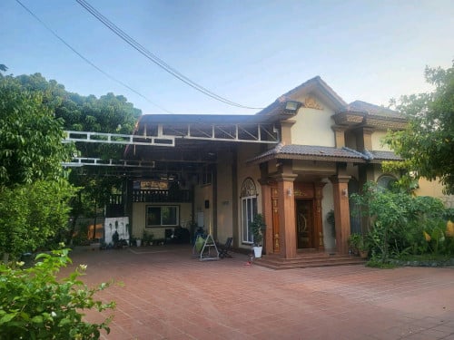 🏡លក់បន្ទាន់: វីឡាលើដីធំ 570m2  ក្នុងក្រុង!