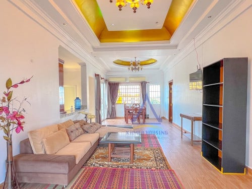 Daun Penh | 3 bedrooms apartment for rent near Royal Palace