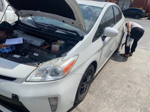 Prius 2015 ក្នុងលឿងAbsតែមស ថ្នាំស៊ីនមួយជុំ រូបបើកទូរ