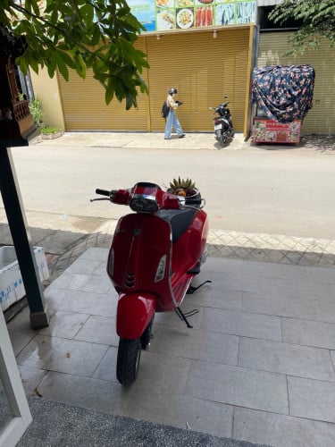 ម៉ូតូលក់ម្ចាស់ដេីម Vespa 125cc ABS សំបុត្រពន្ធ