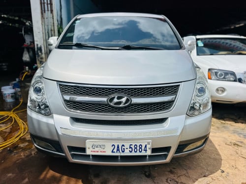 ជំរាបសួរបងប្អូនខ្ញុំចង់លក់ឡានមួយគ្រឿងម៉ាកHyundai Starex2008HVXFullOptionតំលៃ11900$ប្រភេទឡានខ្ចីធានា