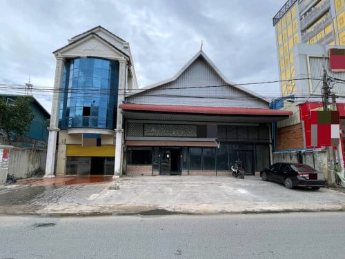 🏢 Shophouse & Commercial Space for Rent on Main Road | Toul Tompoung