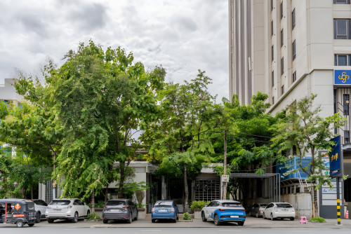 Cafe And Commercial Space For Rent