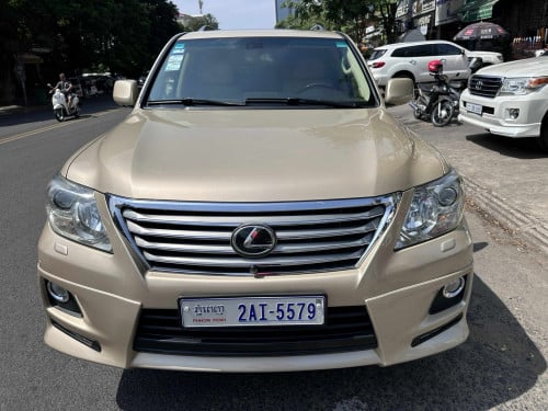 Lexus LX570 ឆ្នាំ2010 V8  full option ( អារ៉ាប់)  ម្ចាស់ដើម ទឹកថ្នាំស្រុិនម៉ាជុំ