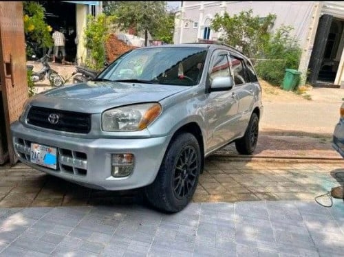 Rav4 L 02 តម្លៃ $8,600