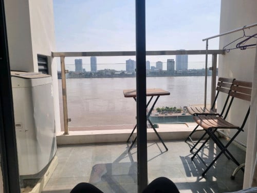 Studio Unit Facing to  River