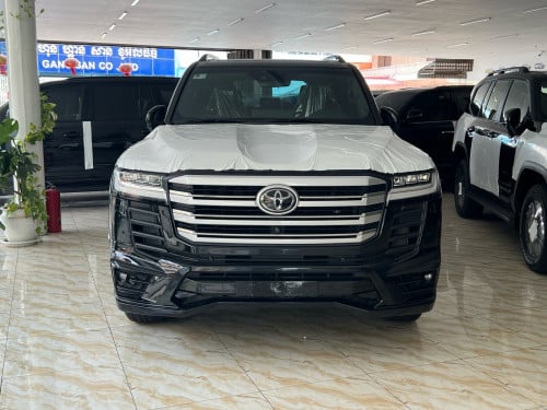 TOYOTA LAND CRUISER 2023 មួយទឹកក្រដាសពន្ធ ( Arab )