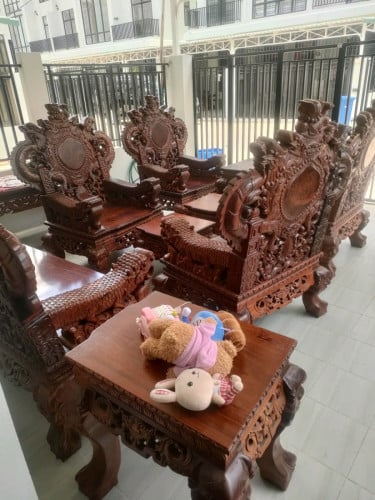 សាឡុងឈុតធំលក់បន្ទាន់