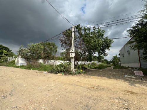 ដីកែងលក់ 20x30 (សង្កាត់ក្រាំងធ្នង់)