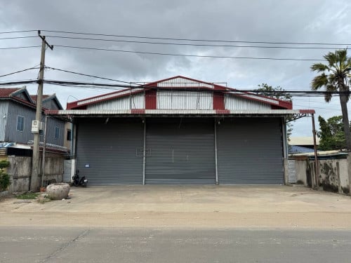 ឃ្លាំងសម្រាប់ជួលនៅលើកផ្លូវចំការដូង  | Warhorse For Rent In  Chom Kardong