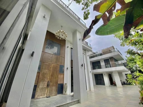 14 Bedroom | Pool Villa for Rent in St.2004