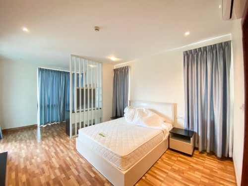 Building for rent at BKK2