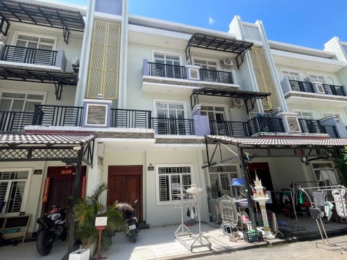 វិឡាកូនកាត់ 5.2x12m លក់ក្រោយវិទ្យាល័យច្បារអំពៅតម្លៃក្រោមទីផ្សារ