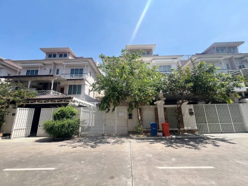 វីឡាភ្លោះ សម្រាប់ជួលនៅបុរីប៉េងហួត បឹងស្នោរ | Twin Villa for Rent at Borey Peng Houth Boeung Snor