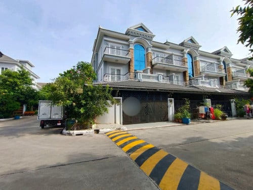 Corner Villa For Rent Near Aeon Mall Sen Sok