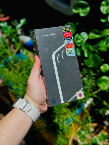 Galaxy Z Flip 7 ថ្មី តម្លៃល្អ កាដូច្រើន