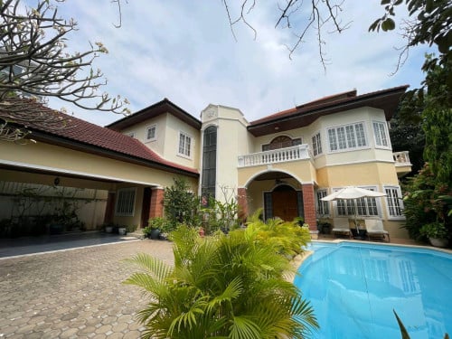 Single Villa with pool