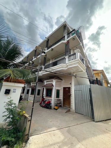 ផ្ទះលក់ជិតផ្សារដើមក្រឡាញ់