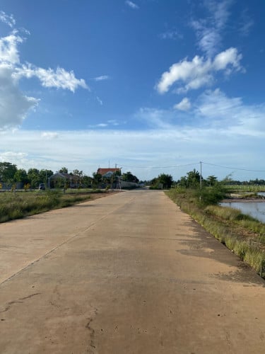 ដីលក់ឆ្នេរអង្កោល