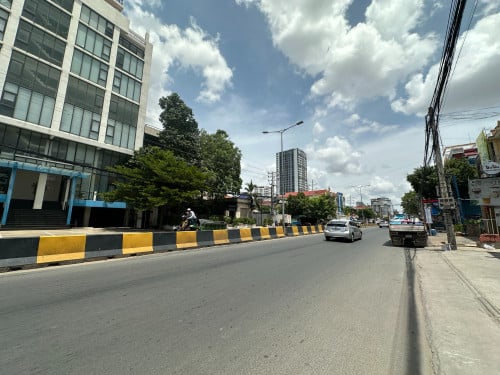 អគារកែង(4ជាន់)នៅលើផ្លូវធំ នៅទួលគោក