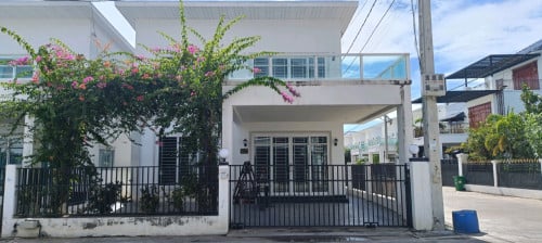 ផ្ទះជួលនៅបុរីមាន់ដានីចូលតាមក្រសាំងតូតាល់ប្រហែល 700 ម៉ែត្រ