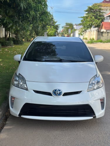 លក់ Prius Option 3 ឆ្នាំ 2015
