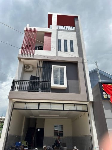 我在巴域有一栋出租房，有七个房间。Rental house in Bavet have 7 rooms. ផ្ទះជួលនៅផ្លូវកំពង់ស្ពានក្រុងបាវិតមាន7បន្ទប់គេង