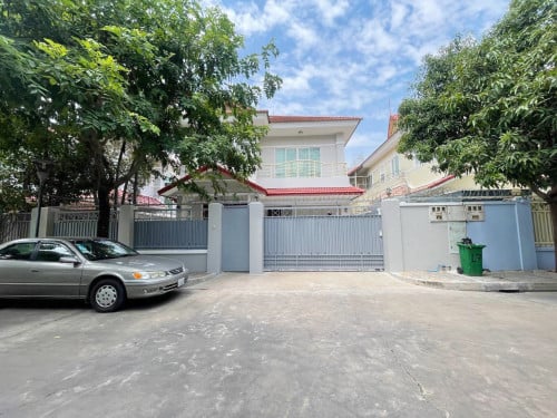 វីឡាសម្រាប់ជួលក្នុងបុរីឧទ្យានទន្លេបាសាក់ | villa for rent in Borey Basac Gaden City