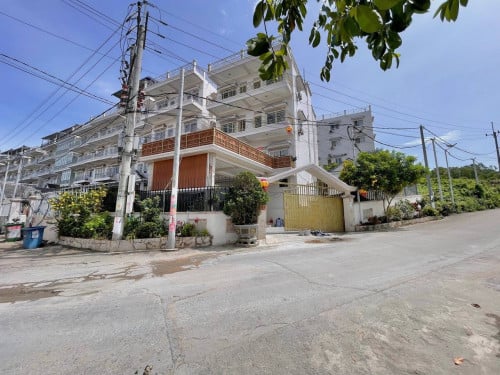 8 rooms pool villa for rent