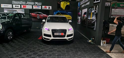 Audi Q7 2011 សាំង Supercharge ឡានថ្មីស្អាត