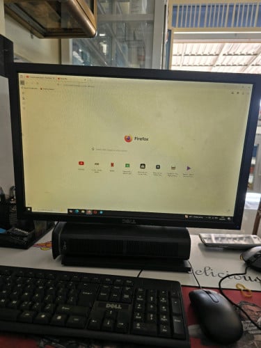 Dell 22 inches បង្វិល​បានគ្រប់ជ្រុង (លឿងអេក្រង់)​