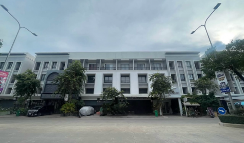 Shop for rent at 598