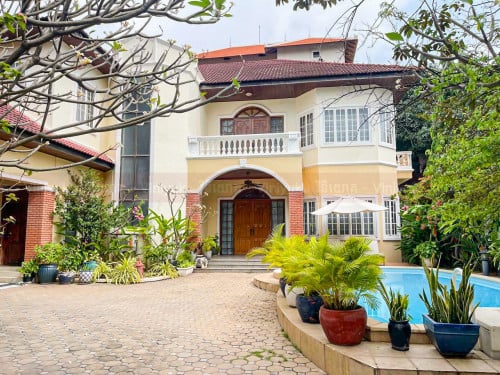 វីឡាមានអាងហែលទឹក នៅទួលគោក