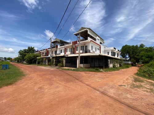 #សល់តែ1ផ្ទះគត់#ប្លង់រឹងស្រាប់១០០% #ក្រោយផ្សារកន្រ្តក #រកសុីបានស្រាប់