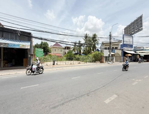 ដីលក់បន្ទាន់ ជាប់ផ្លូវជាតិលេខ២ ក្រុងតាខ្មៅ - $900,000