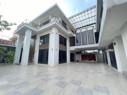 Spacious Villa 15 Bedrooms For Rent Close to airport international Phnom Penh