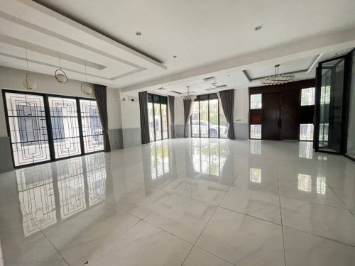 Spacious Villa 15 Bedrooms For Rent Close to airport international Phnom Penh
