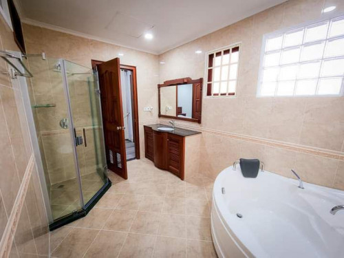 WESTERN THREE BEDROOM FOR RENT-BKK1 🍀