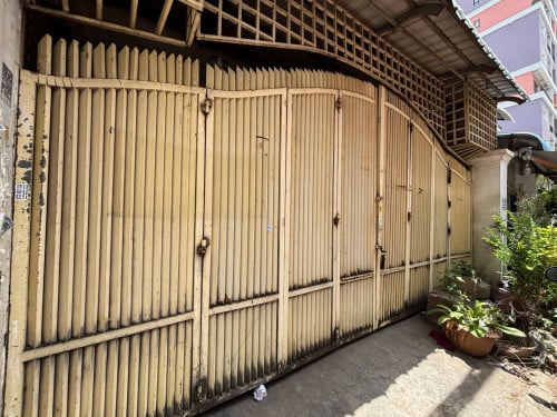 ដីលក់បន្ទាន់ ( 土地急售 ）