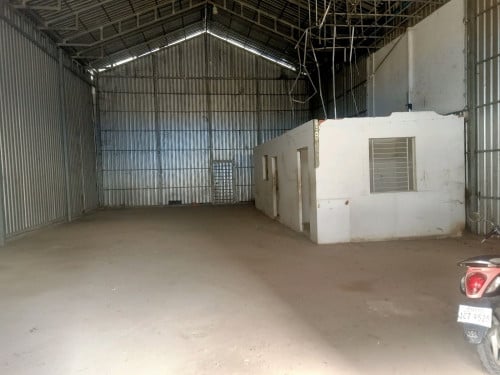 ឃ្លាំងជួលនៅចំការដូង