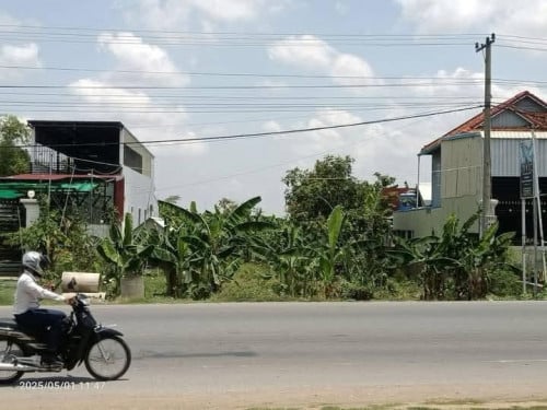 ដីលក់បន្ទាន់ទំហំ 10mx50m ជាប់នឹងផ្លូវជាតិលេខ21 ស្រុកស្អាង ខេត្តកណ្ដាល