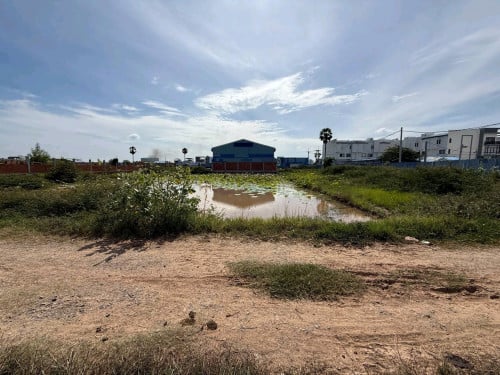 ដីកែង(18x44)នៅសង្កាត់ក្រាំងធ្នង់